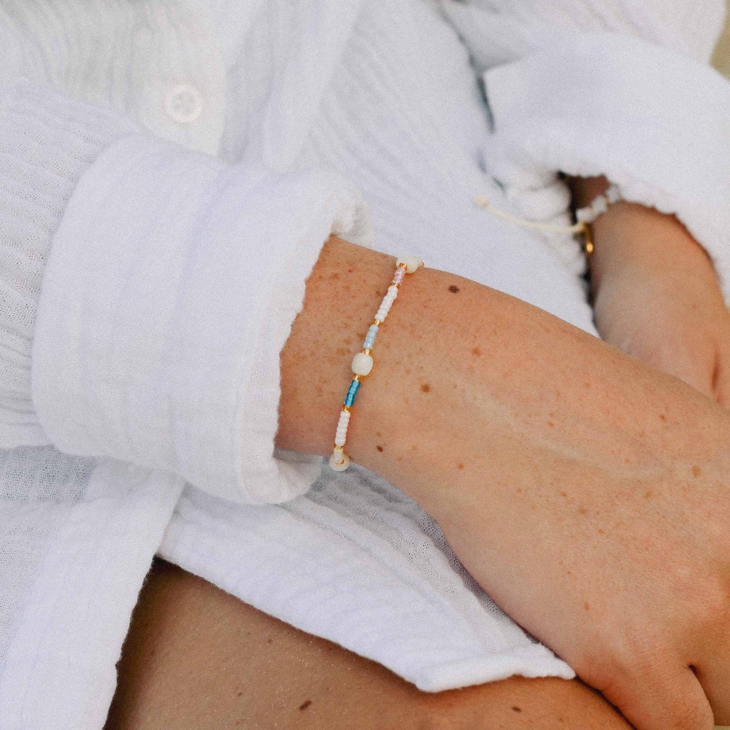 Horison Light Beaded Bracelet: Effortless Layered Style