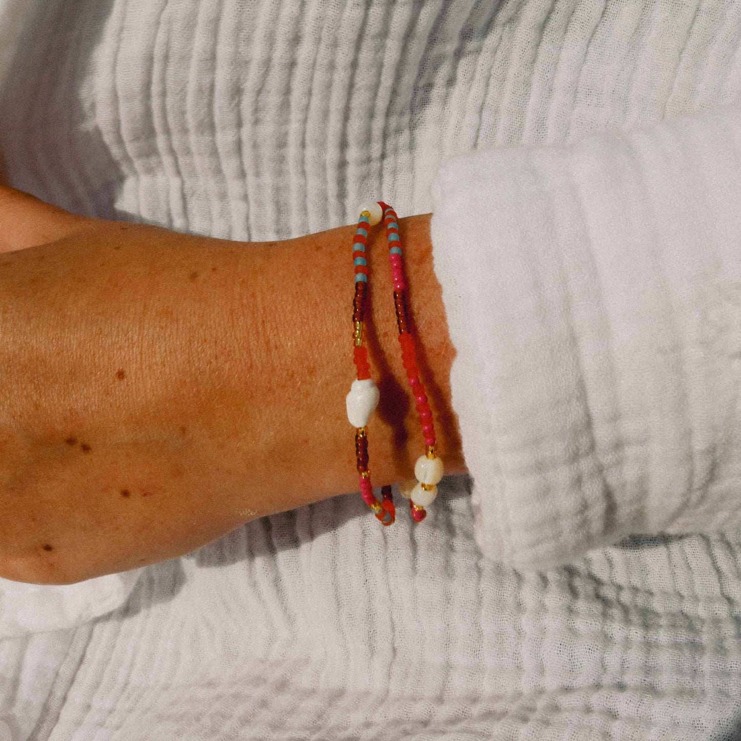 Tropis Beaded Shell Bracelet for Everyday Style