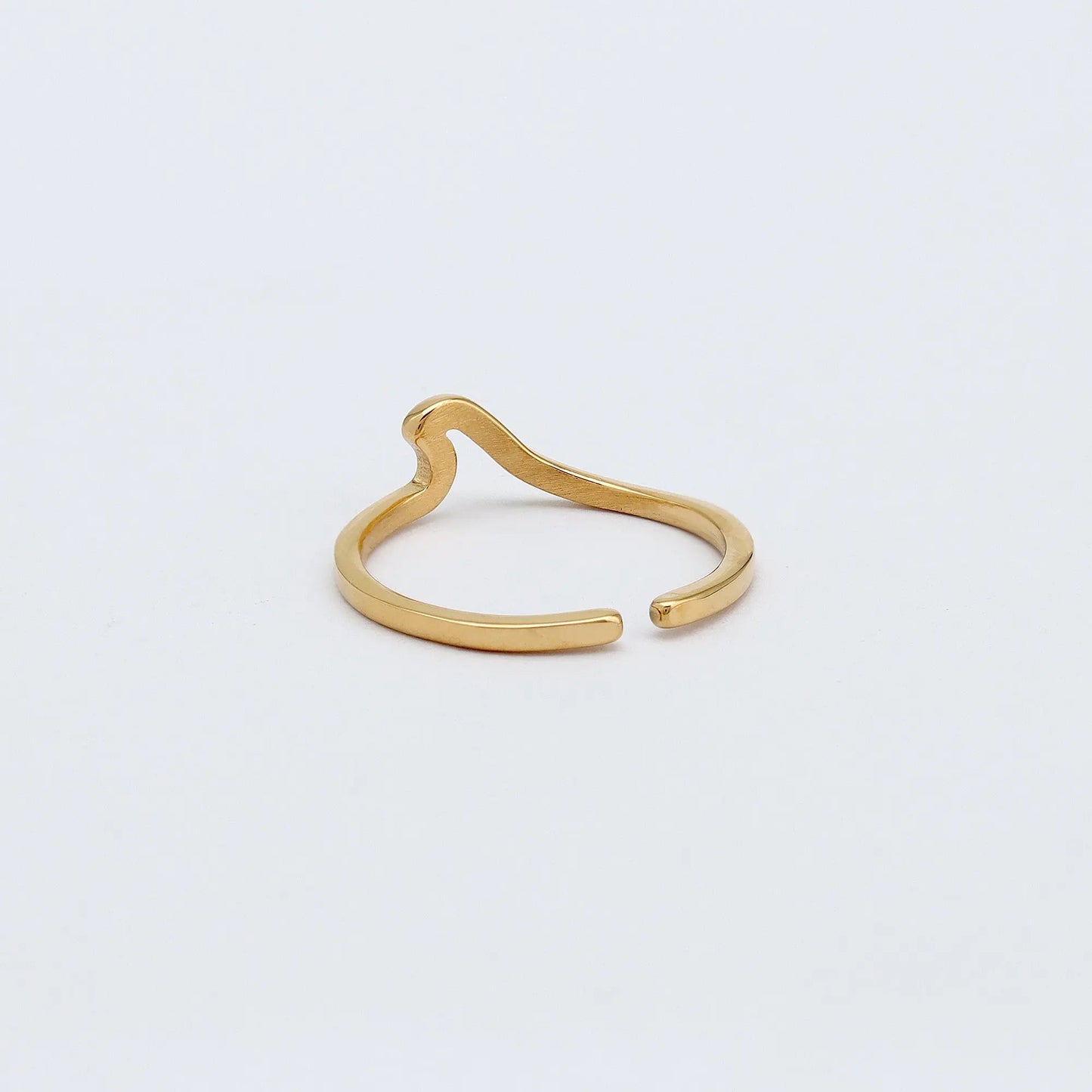 Elegant Wave Ring in 14k Gold Stainless Steel
