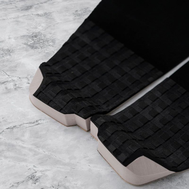 Close-up of Deflow 2 Piece pad showcasing textured grip and durable build.