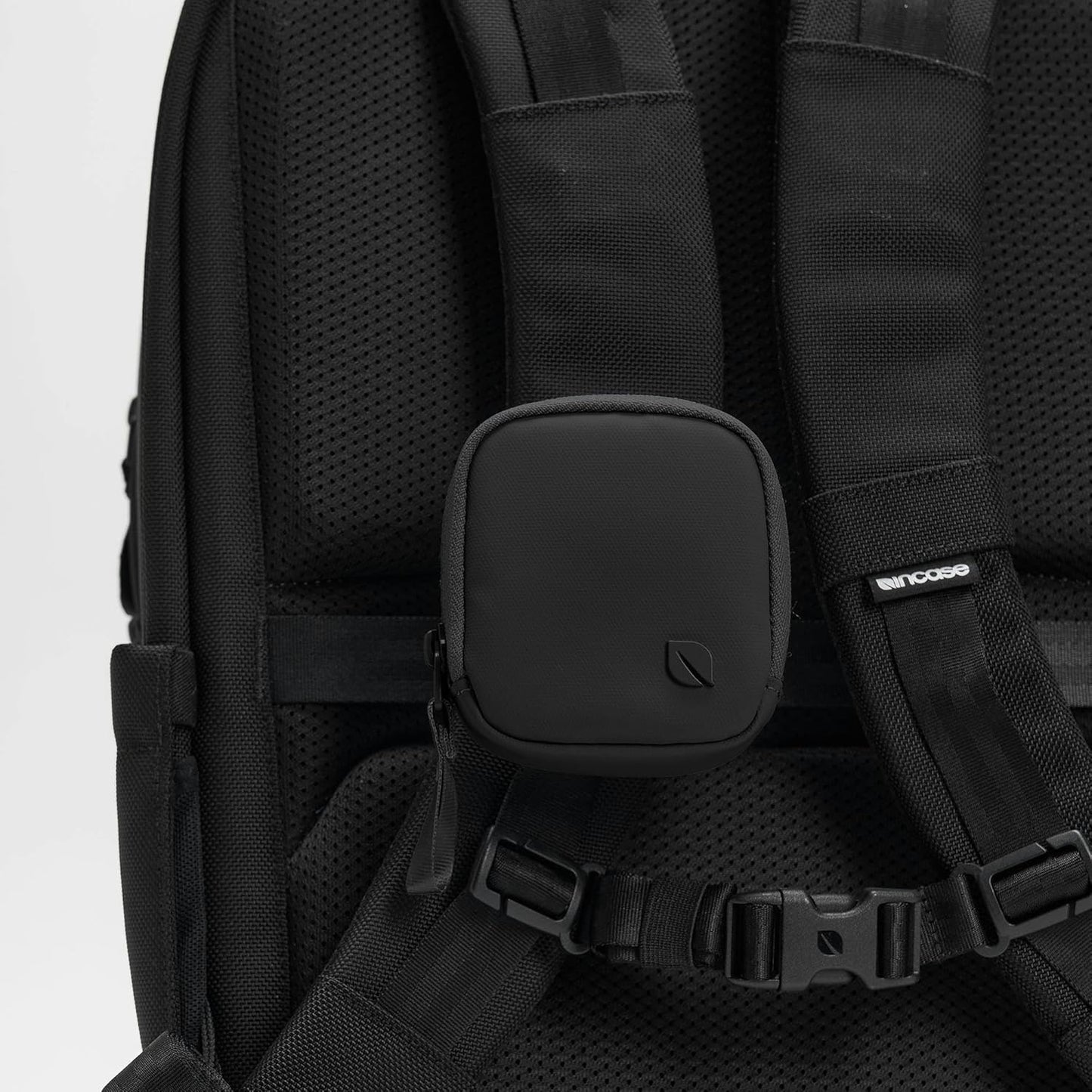 INCASE A.R.C. Compact Pouch with ReSpun 100% Recycled Polyester - Black