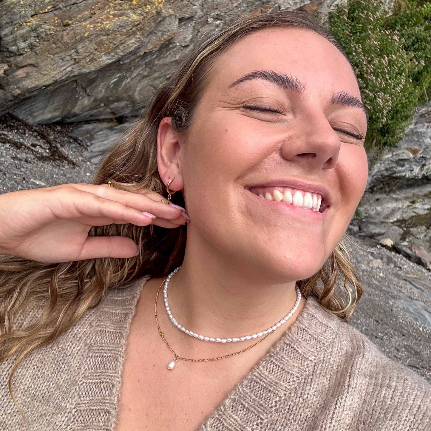Elegant Freshwater Pearl Necklace on Stainless Steel Chain