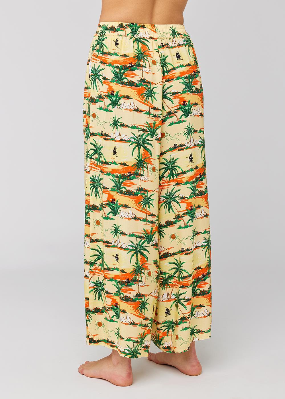 Sisstrevolution Hawaii Pant with tropical print and relaxed fit, back view.