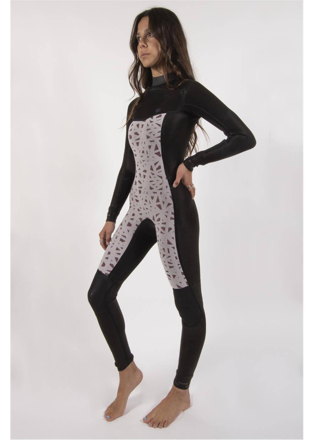 Sisstrevolution 7 Seas 3/2 chest full wetsuit in black with patterned chest panel, side view.