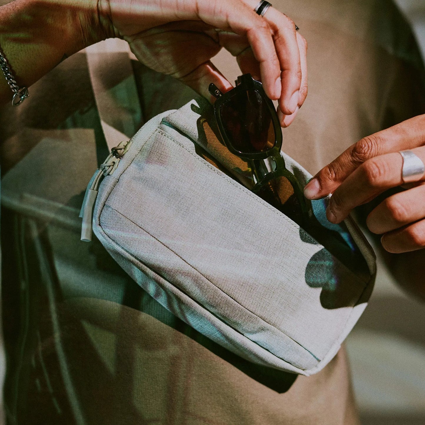 INCASE Crosstown Sling with Woolnex - Limestone