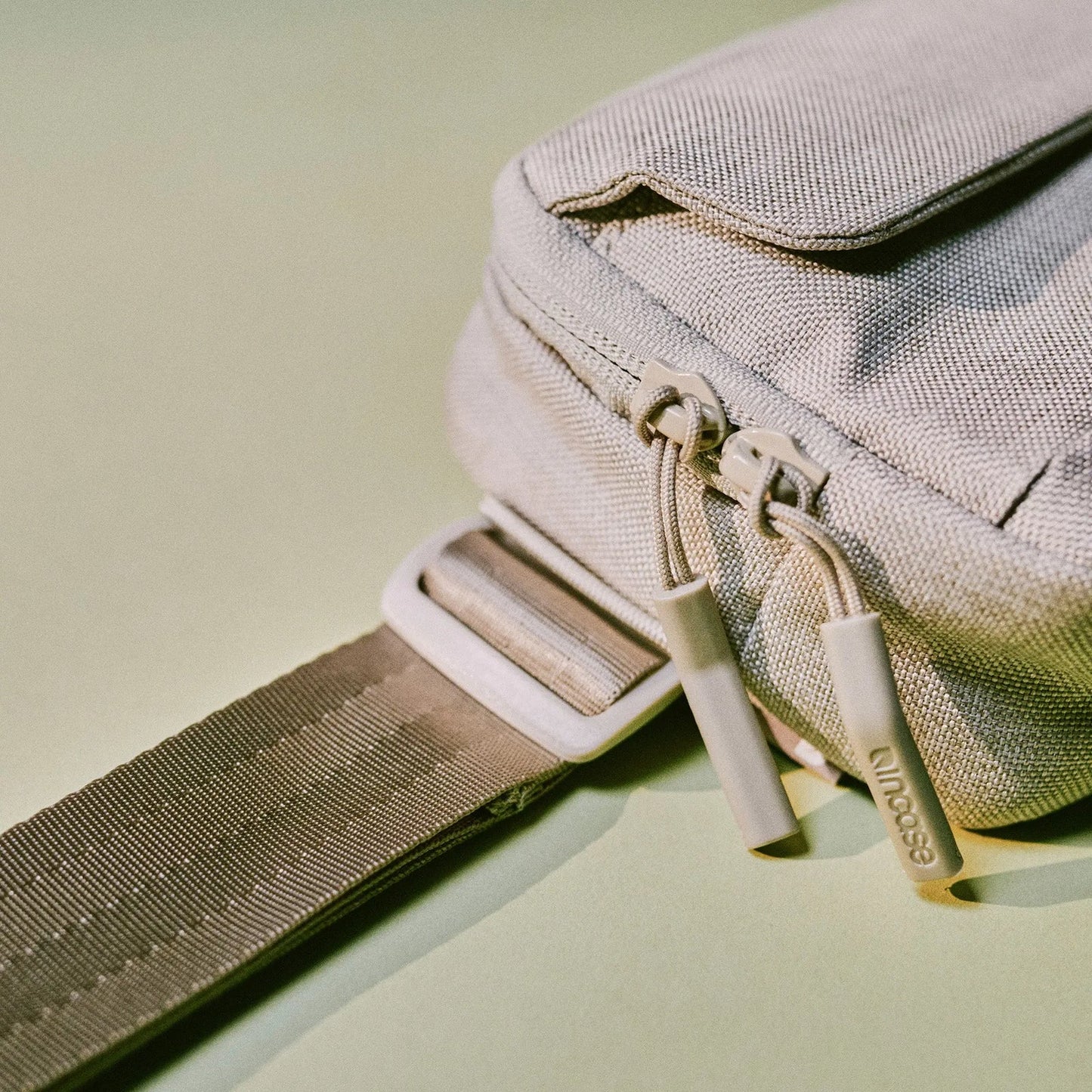 INCASE Crosstown Sling with Woolnex - Limestone