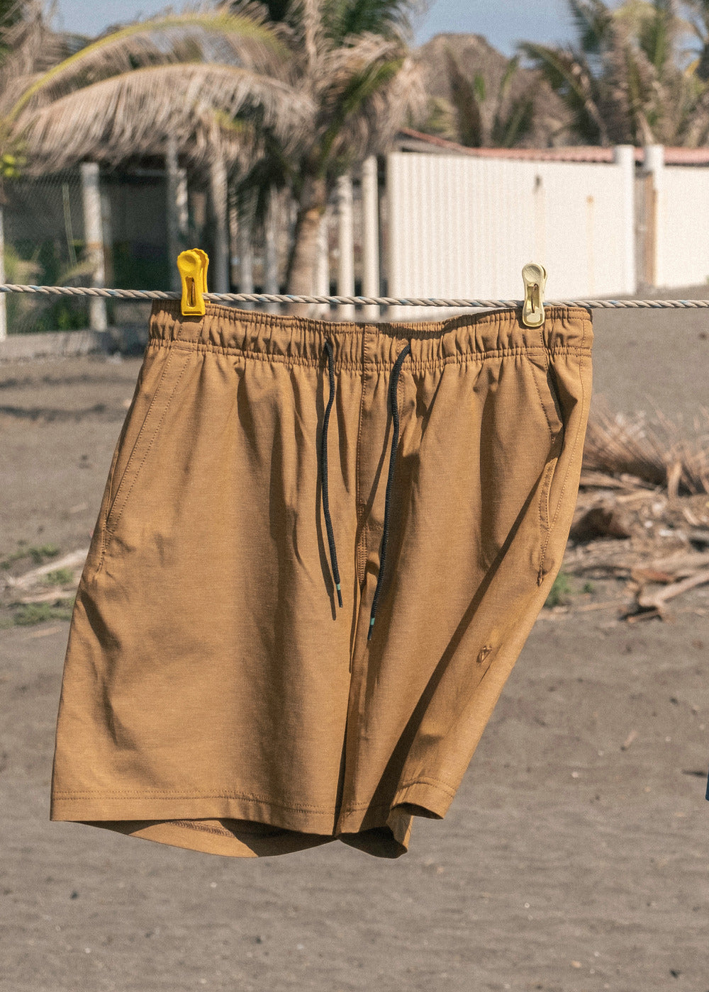 Vissla Hemp No See Ums Eco 18" Elastic Walkshort hanging outdoors.