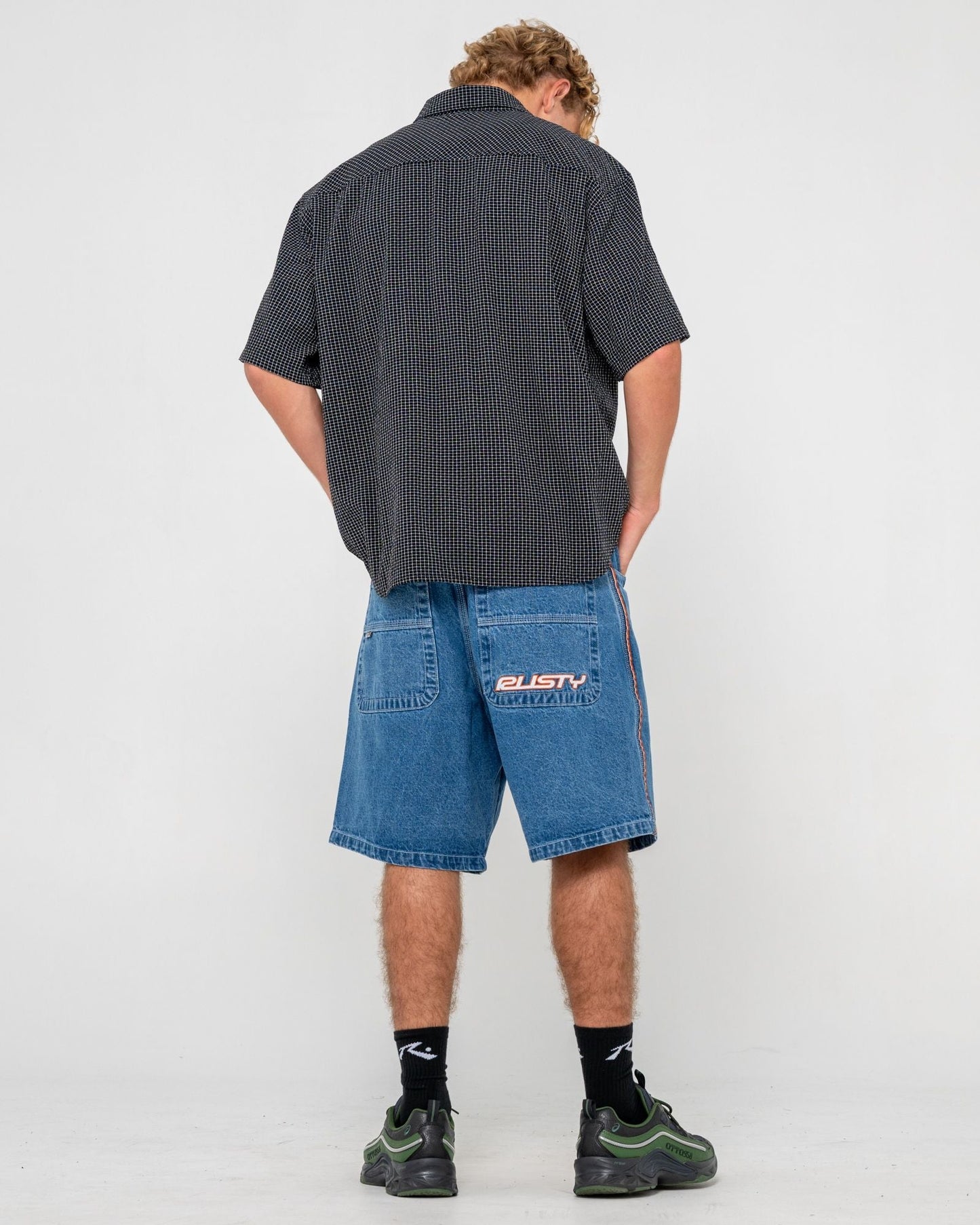 Men's baggy denim shorts with logo patch