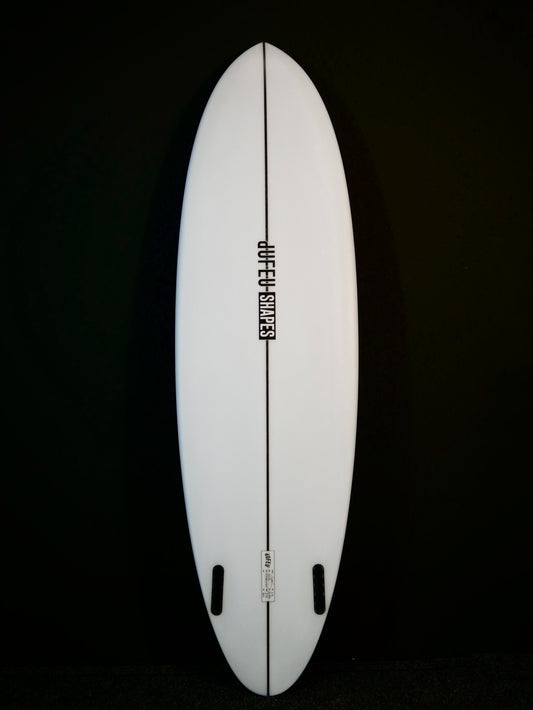 Dufeu shapes mid length surfboard 6'6