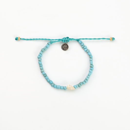 Turquoise beaded Pineapple Island anklet LBE-072 with charm detail.