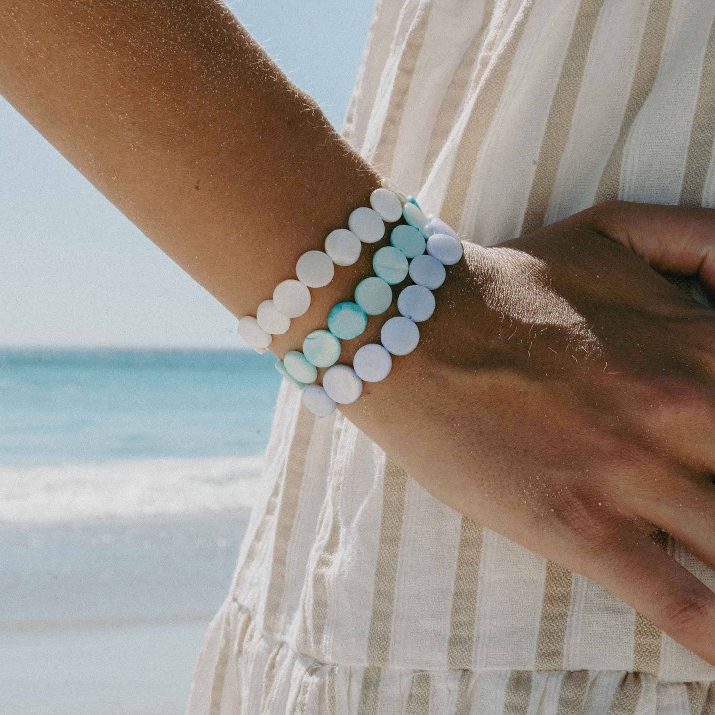 Elegant Mother of Pearl Disc Bracelet for All Occasions