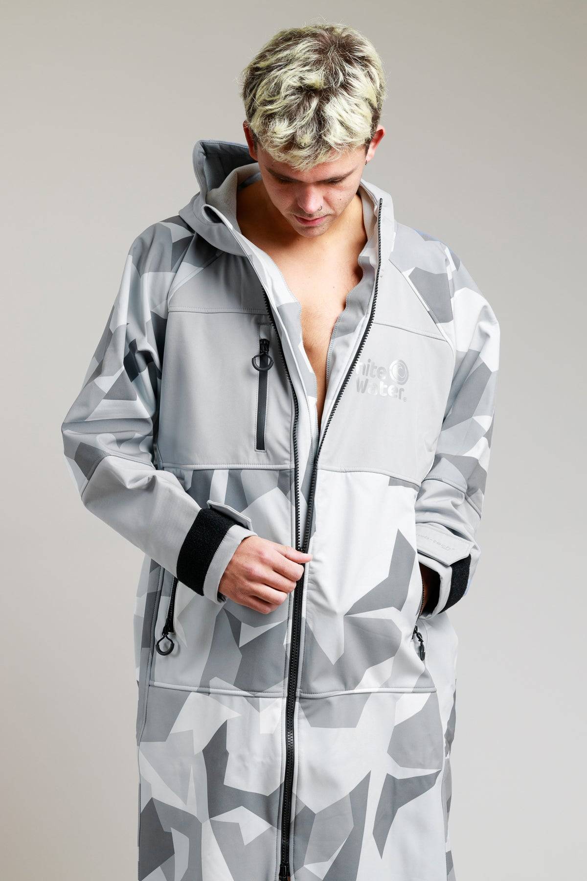 White Water Adult Soft Shell Robe in Arctic Camo, close-up of front zipper.