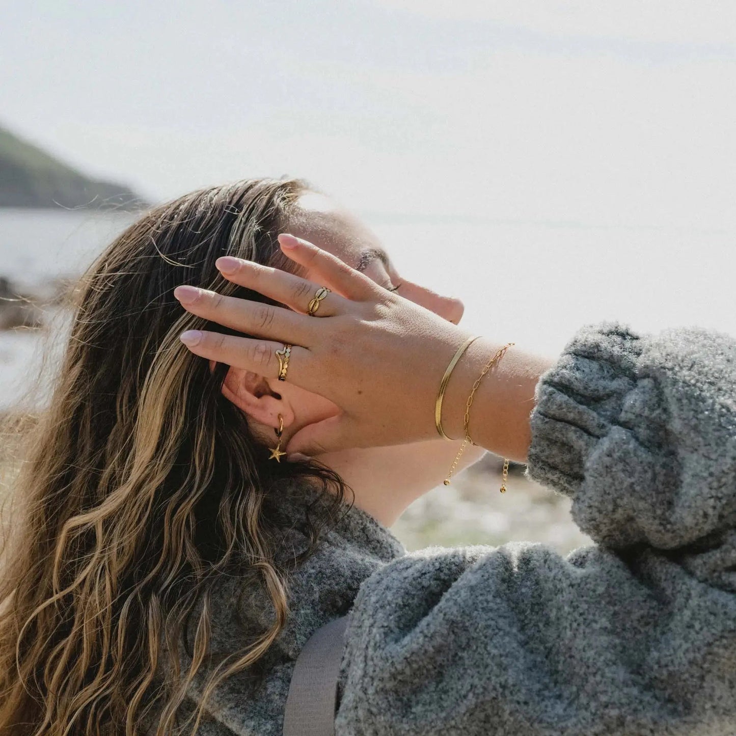 Elegant Wave Ring in 14k Gold Stainless Steel