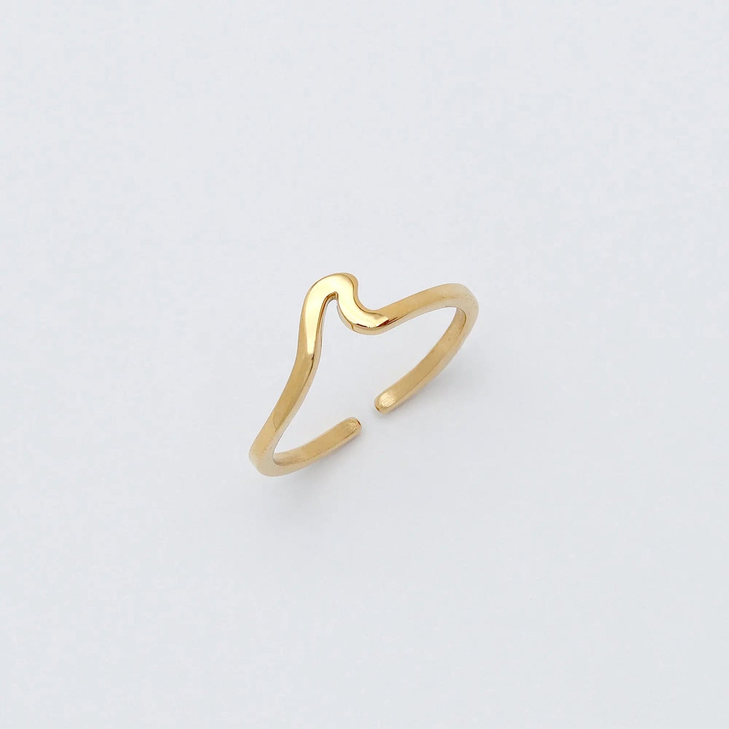 Elegant Wave Ring in 14k Gold Stainless Steel