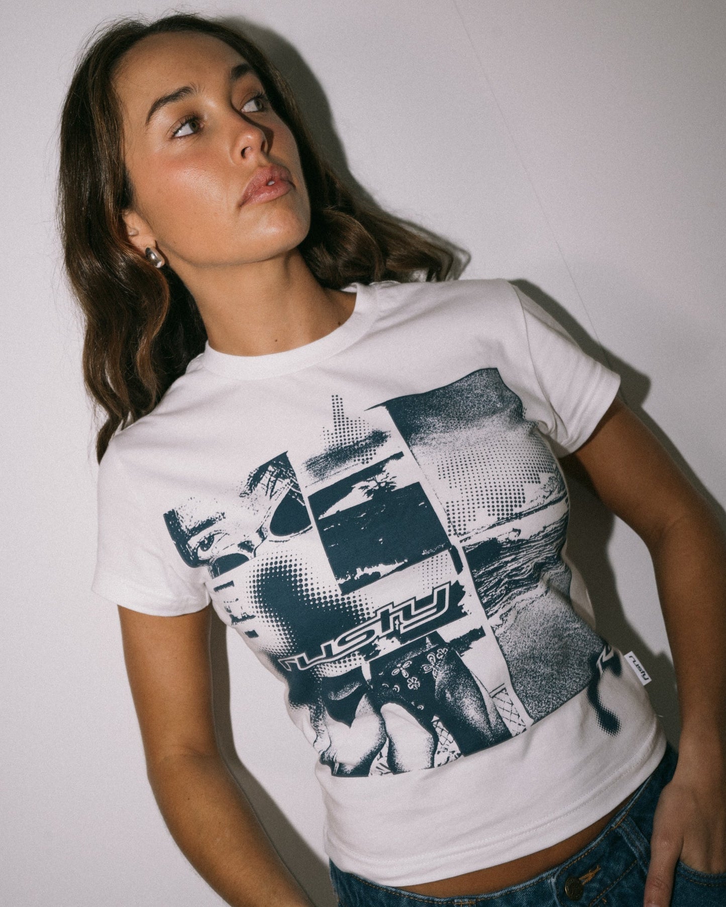 Rusty Greetings 2.0 Skimmer baby tee - white