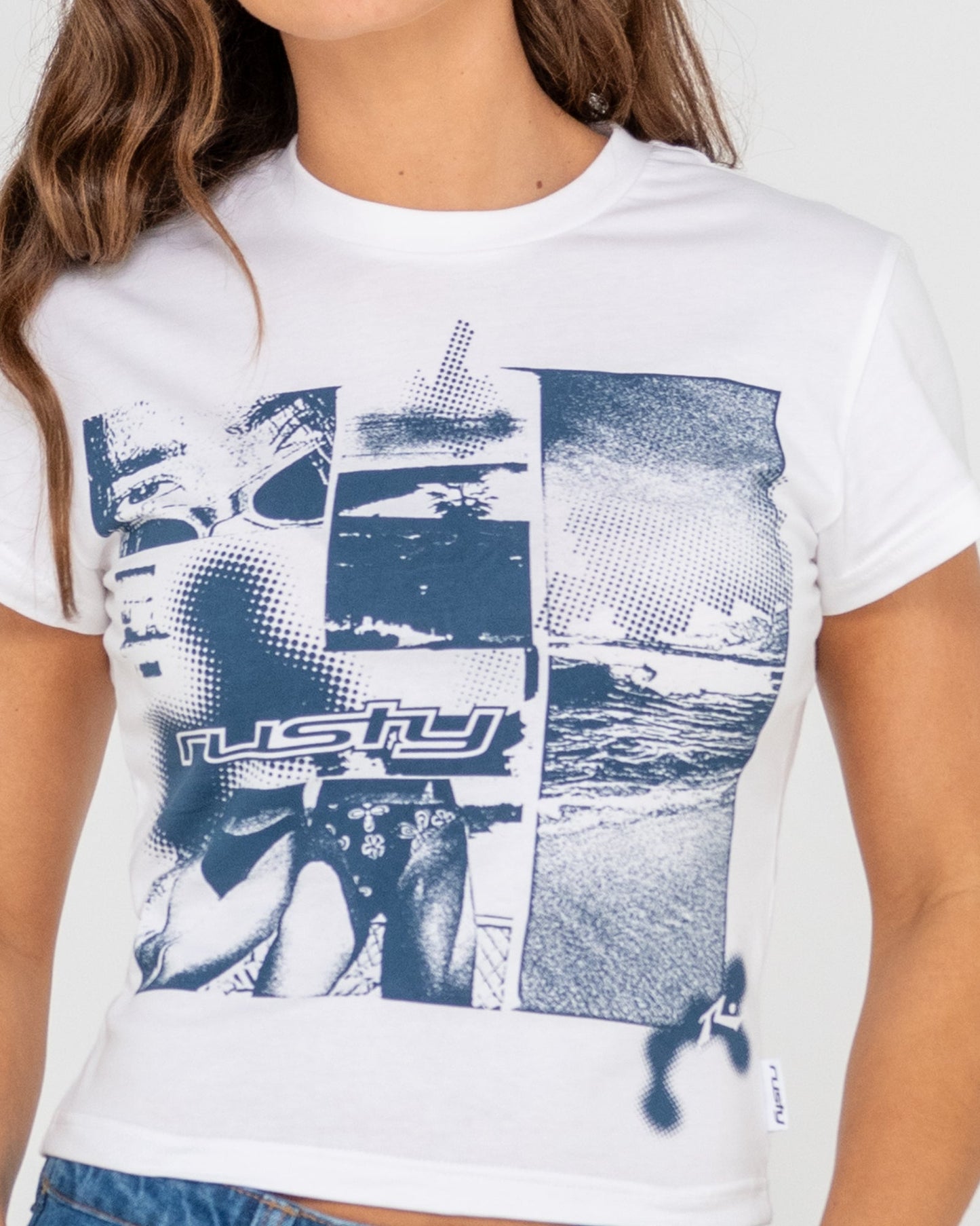 Rusty Greetings 2.0 Skimmer baby tee - white