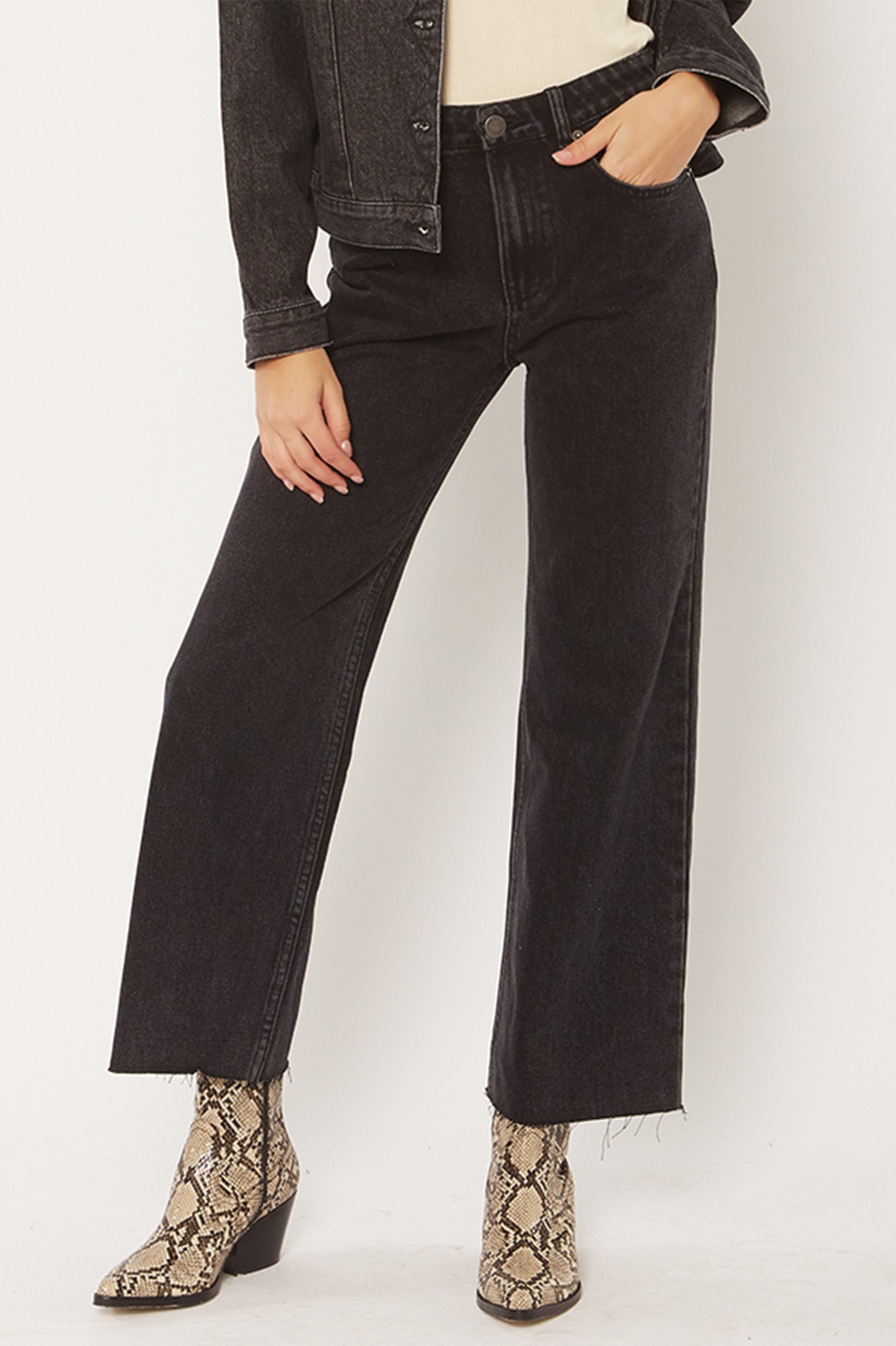 Amuse Society Gabi crop flare denim pant - washed black