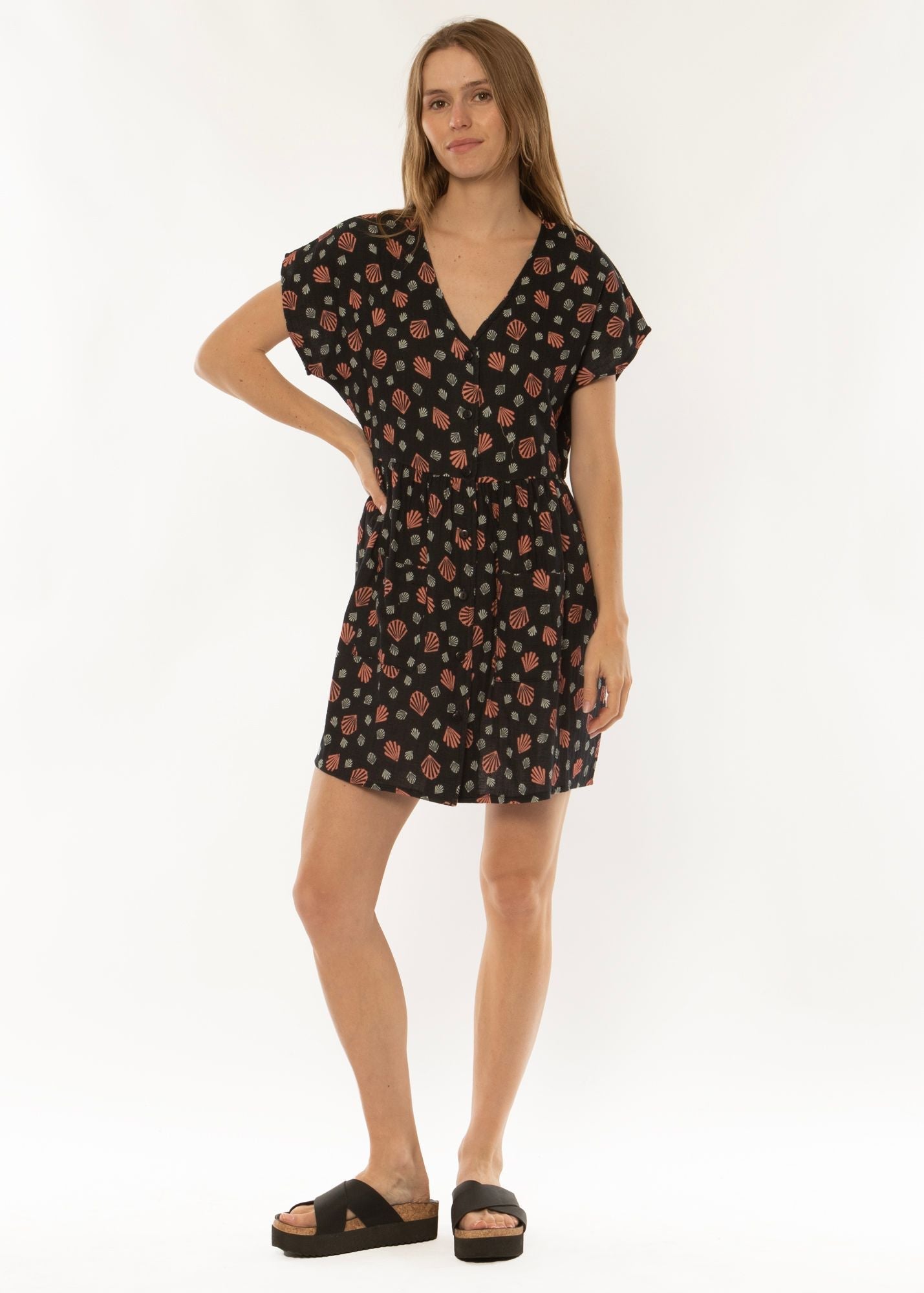 Sisstrevolution Doheny SS Woven Dress in Sea Salt with floral print.