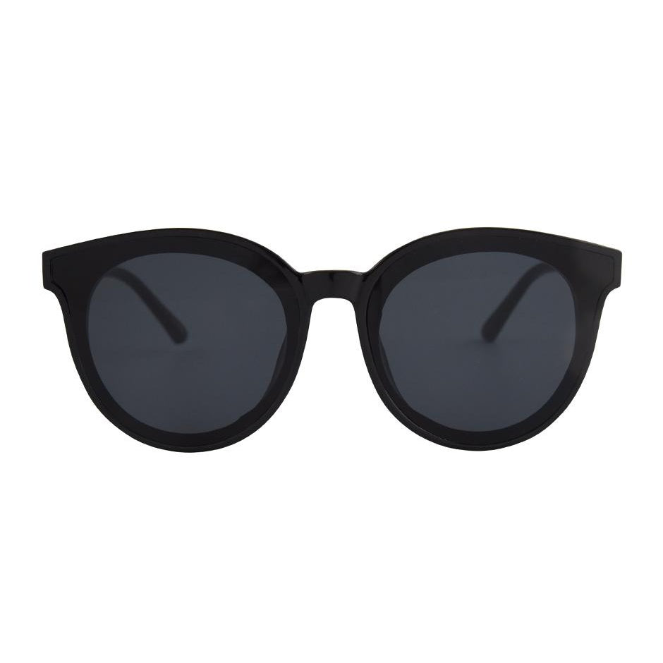 I-Sea Sedona sunglasses in black frame with smoke polarized lenses, front view.