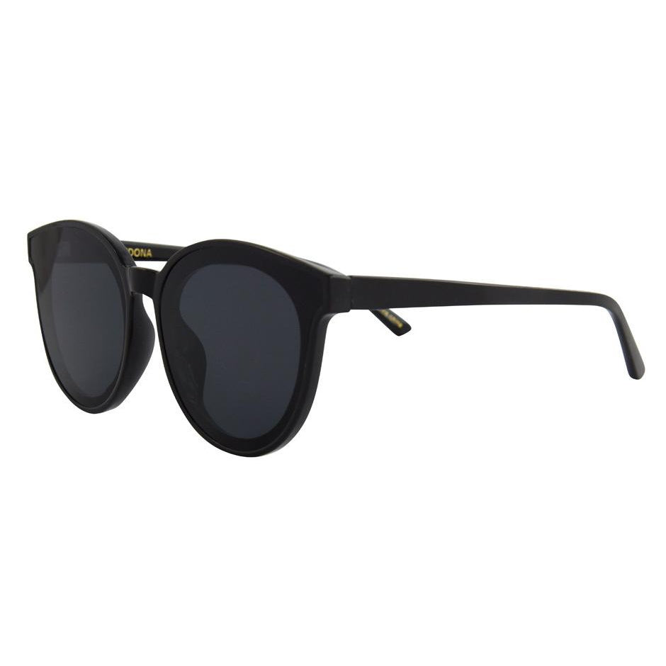 I-Sea Sedona sunglasses in black frame with smoke polarized lenses, side view.